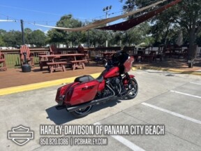 2025 Harley-Davidson® Road Glide™ thumb 3