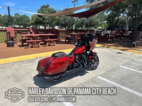 2025 Harley-Davidson® Road Glide™ thumb 3