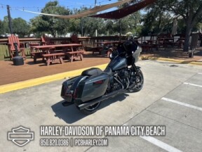 2025 Harley-Davidson® Road Glide™ thumb 3