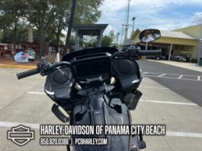 2025 Harley-Davidson® Road Glide™ thumb 2