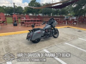 2018 Harley-Davidson® CVO™ Road Glide® thumb 3