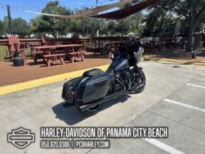2025 Harley-Davidson® Road Glide™ thumb 2
