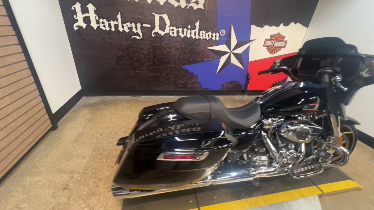 2025 Harley-Davidson Street Glide FLHX - Photo 4