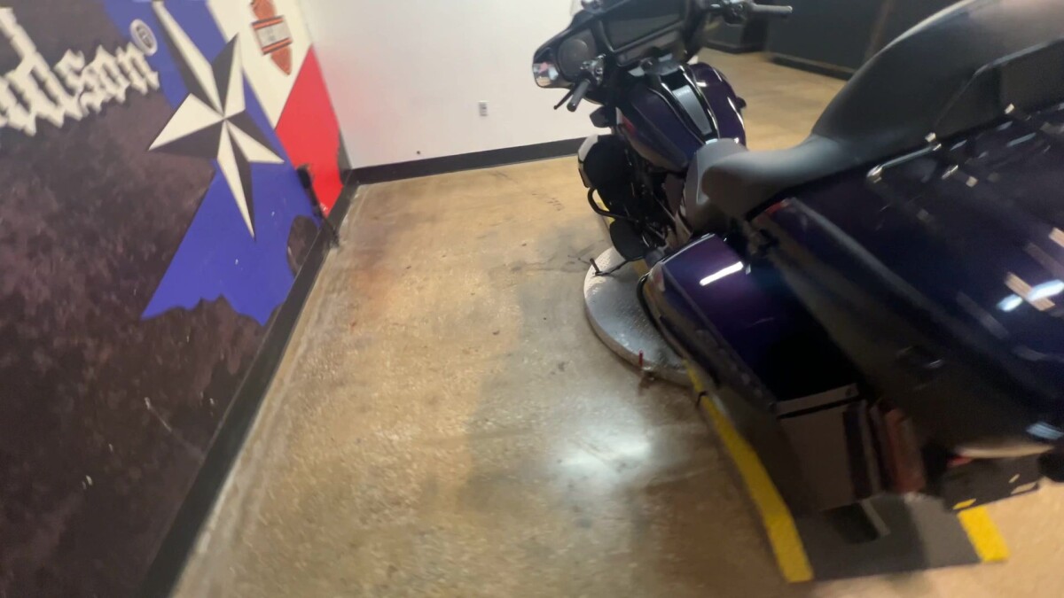 2025 Harley-Davidson Street Glide Ultra FLHXU - Photo 2