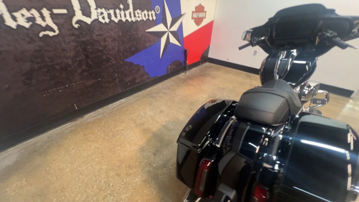 2025 Harley-Davidson Street Glide FLHX - Photo 3