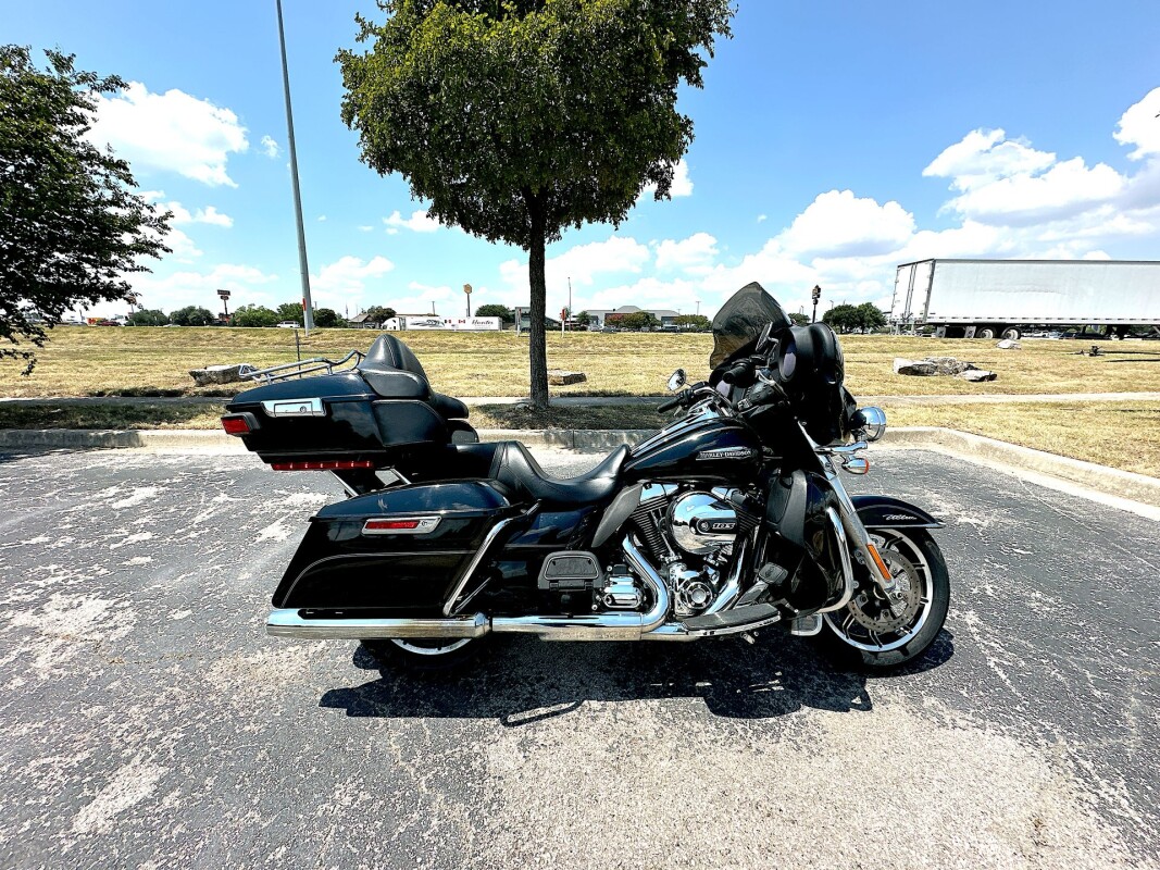 2014 Harley-Davidson Electra Glide Ultra Classic FLHTCU - Photo 2