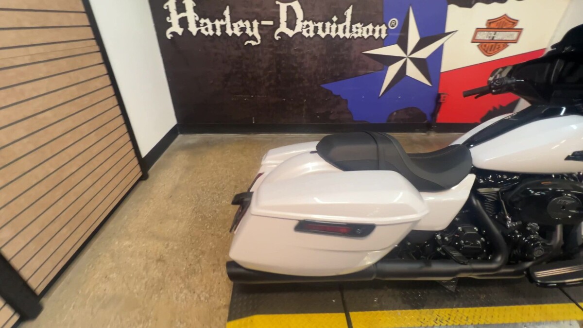 2025 Harley-Davidson Street Glide FLHX - Photo 4