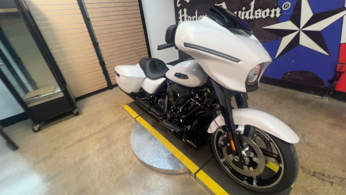 2025 Harley-Davidson Street Glide FLHX - Photo 6