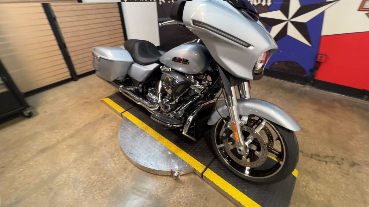 2025 Harley-Davidson Street Glide FLHX - Photo 6