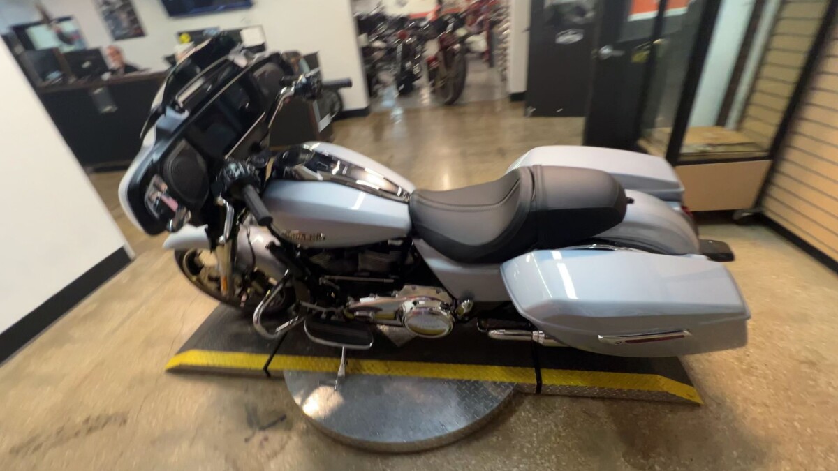 2025 Harley-Davidson Street Glide FLHX - Photo 9
