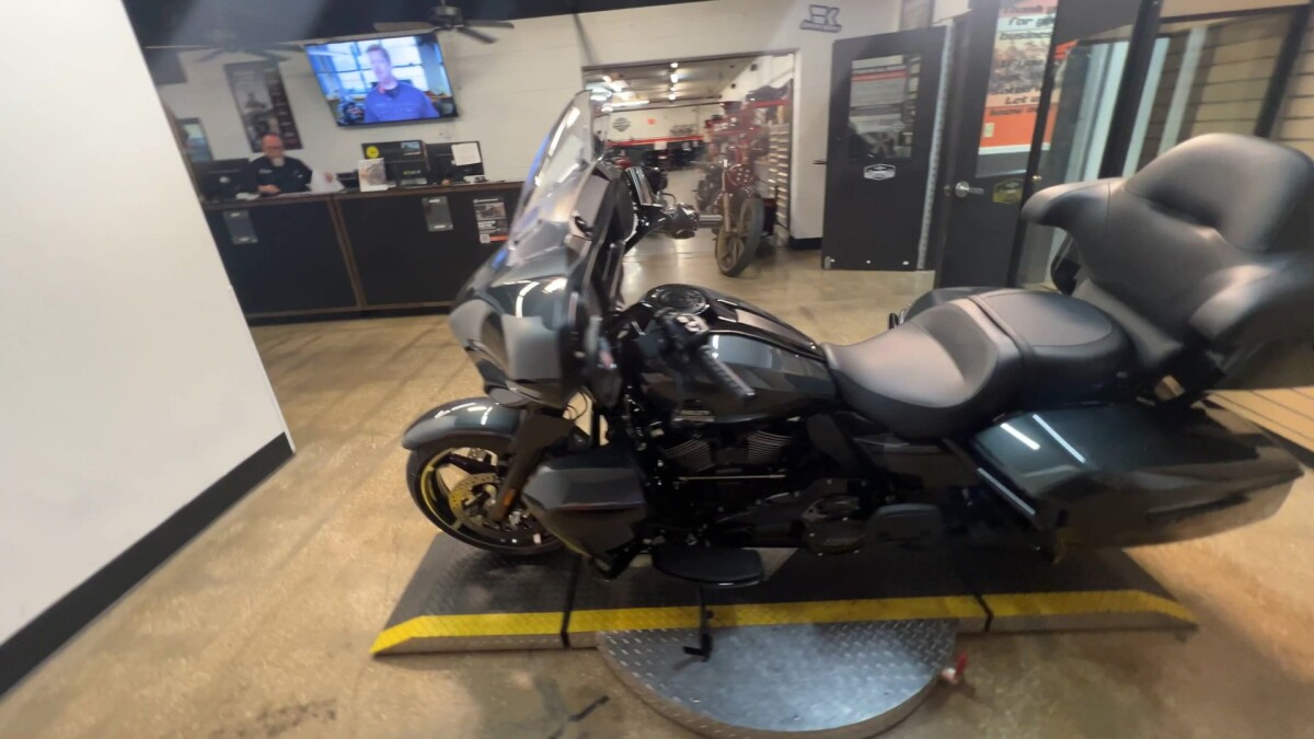 2025 Harley-Davidson Street Glide Ultra FLHXU - Photo 8