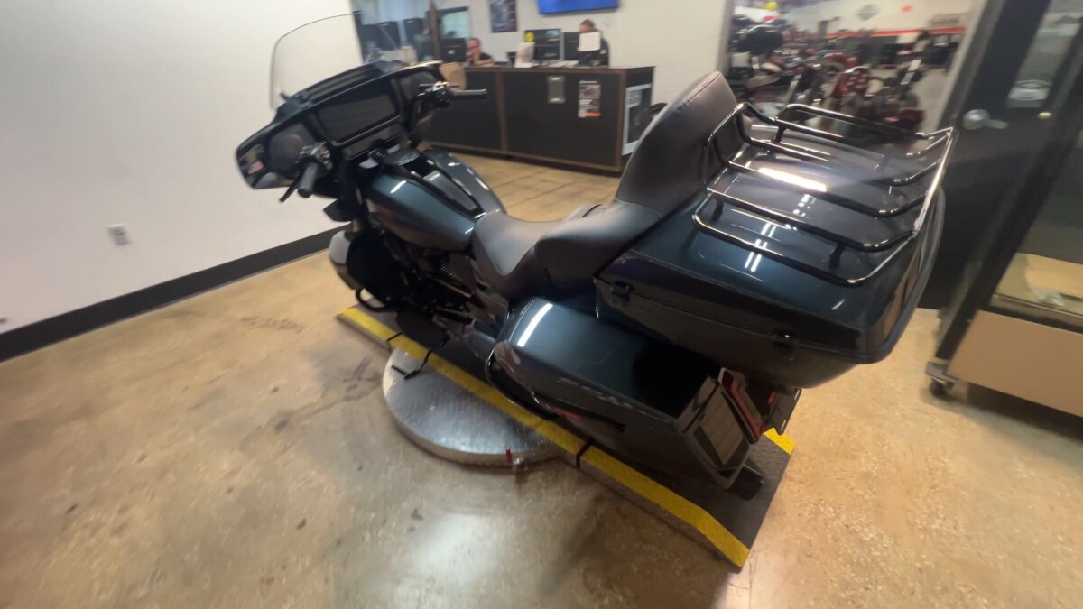2025 Harley-Davidson Street Glide Ultra FLHXU - Photo 2