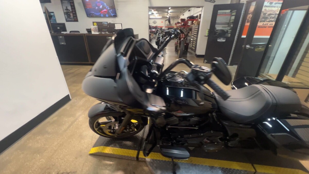 2025 Harley-Davidson Road Glide FLTRX - Photo 8