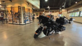 2018 Harley-Davidson® Ultra Limited Vivid Black thumb 0