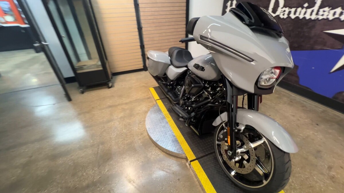 2025 Harley-Davidson Street Glide FLHX - Photo 6