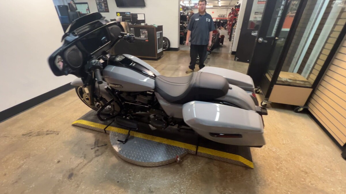 2025 Harley-Davidson Street Glide FLHX - Photo 9