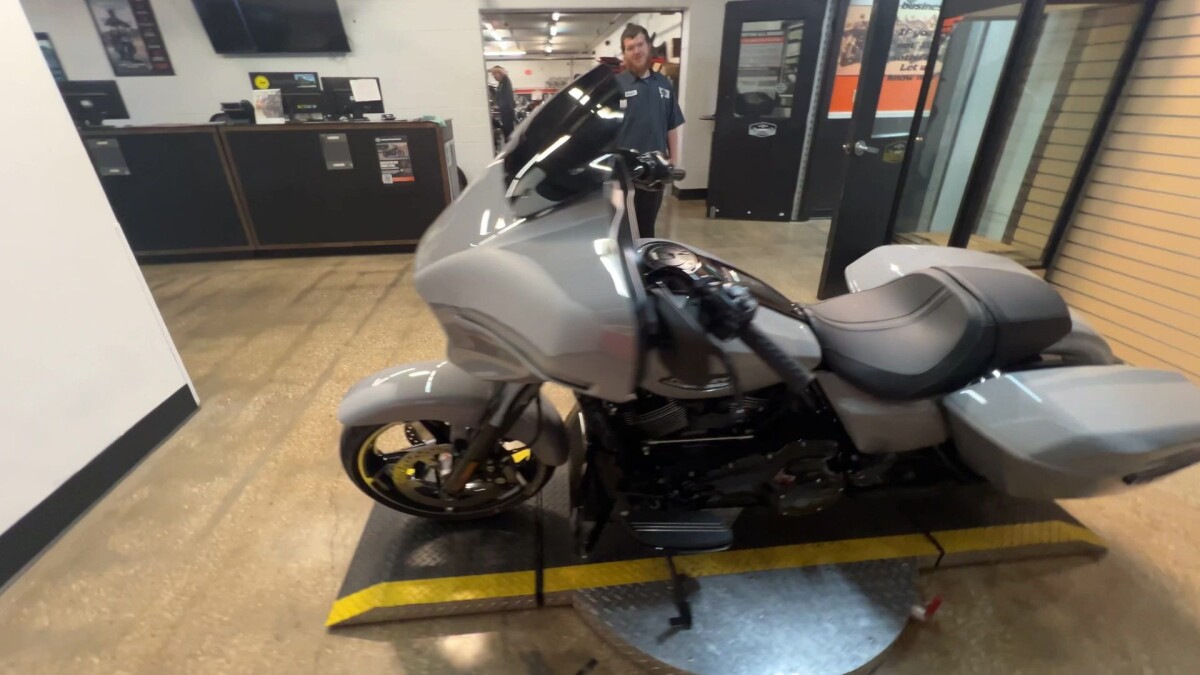 2025 Harley-Davidson Street Glide FLHX - Photo 8