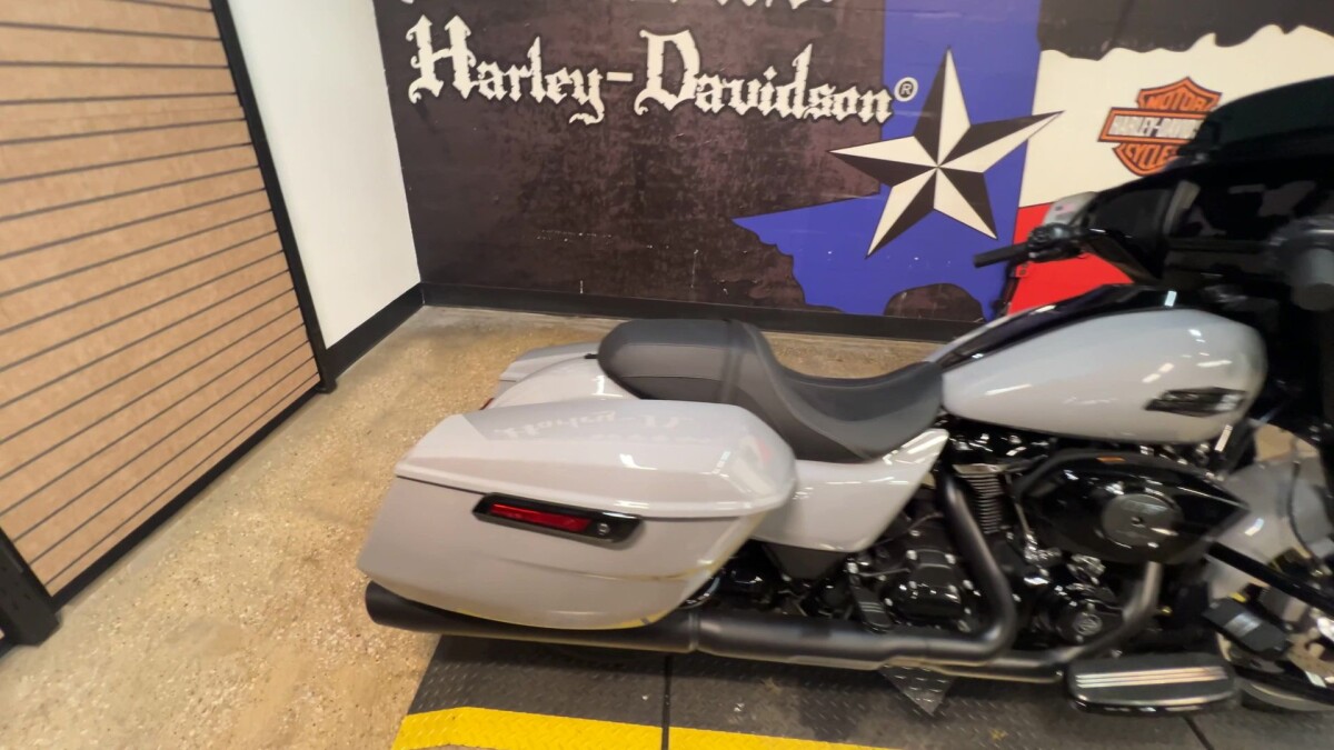 2025 Harley-Davidson Street Glide FLHX - Photo 4