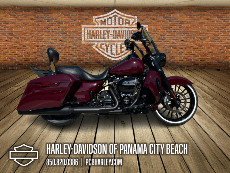 2022 Harley-Davidson® Road Glide® vs 2023 Indian Challenger