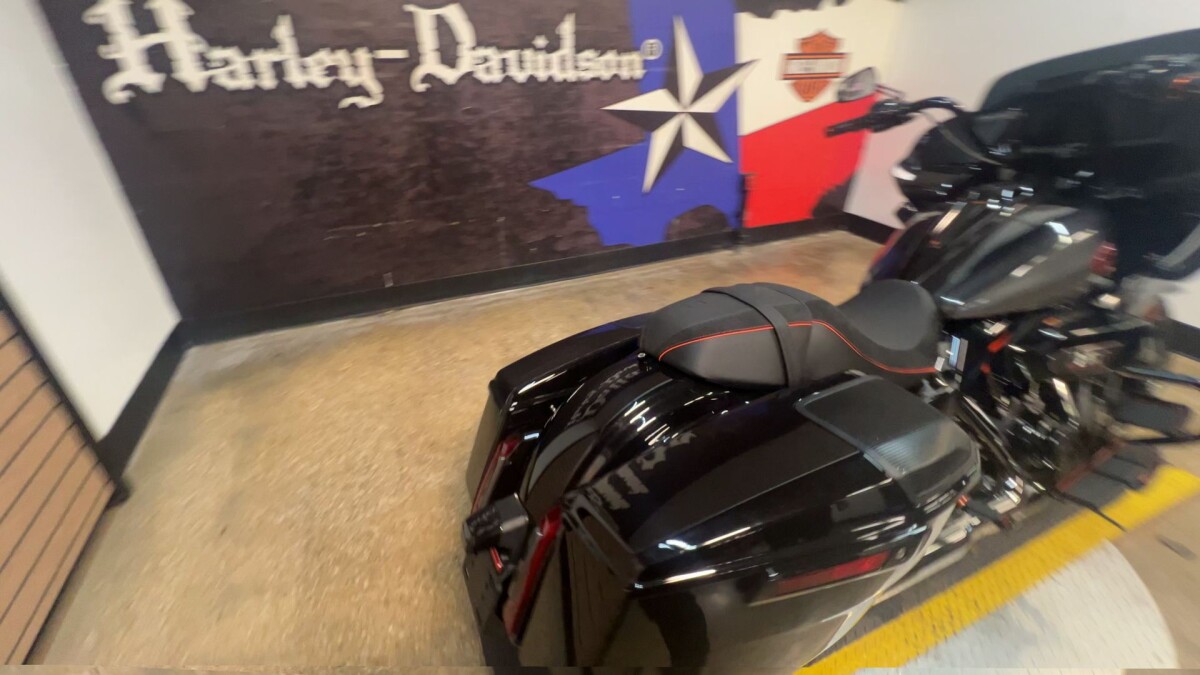 2025 Harley-Davidson CVO Road Glide FLTRXSE - Photo 3