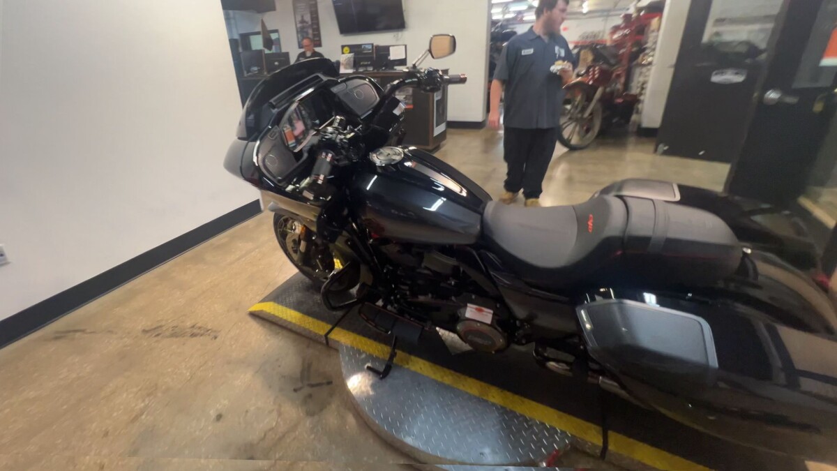 2025 Harley-Davidson CVO Road Glide FLTRXSE - Photo 9