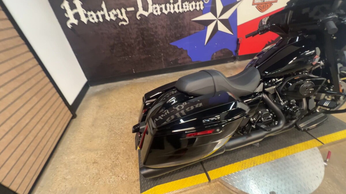 2025 Harley-Davidson Street Glide FLHX - Photo 4