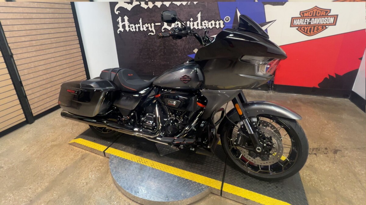 2025 Harley-Davidson CVO Road Glide FLTRXSE - Photo 5