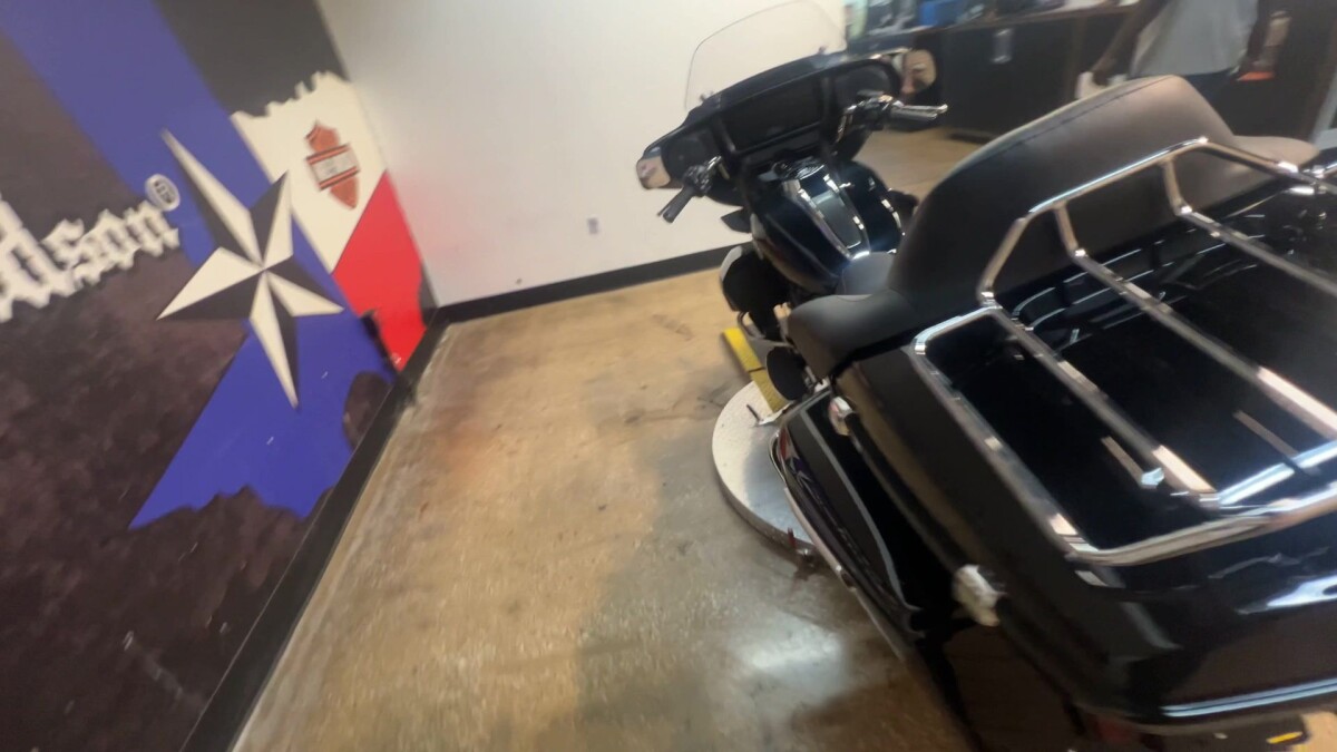 2025 Harley-Davidson Street Glide Ultra FLHXU - Photo 2