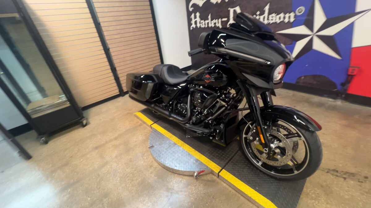 2025 Harley-Davidson Street Glide FLHX - Photo 6
