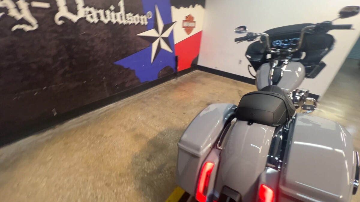 2025 Harley-Davidson Road Glide FLTRX - Photo 3