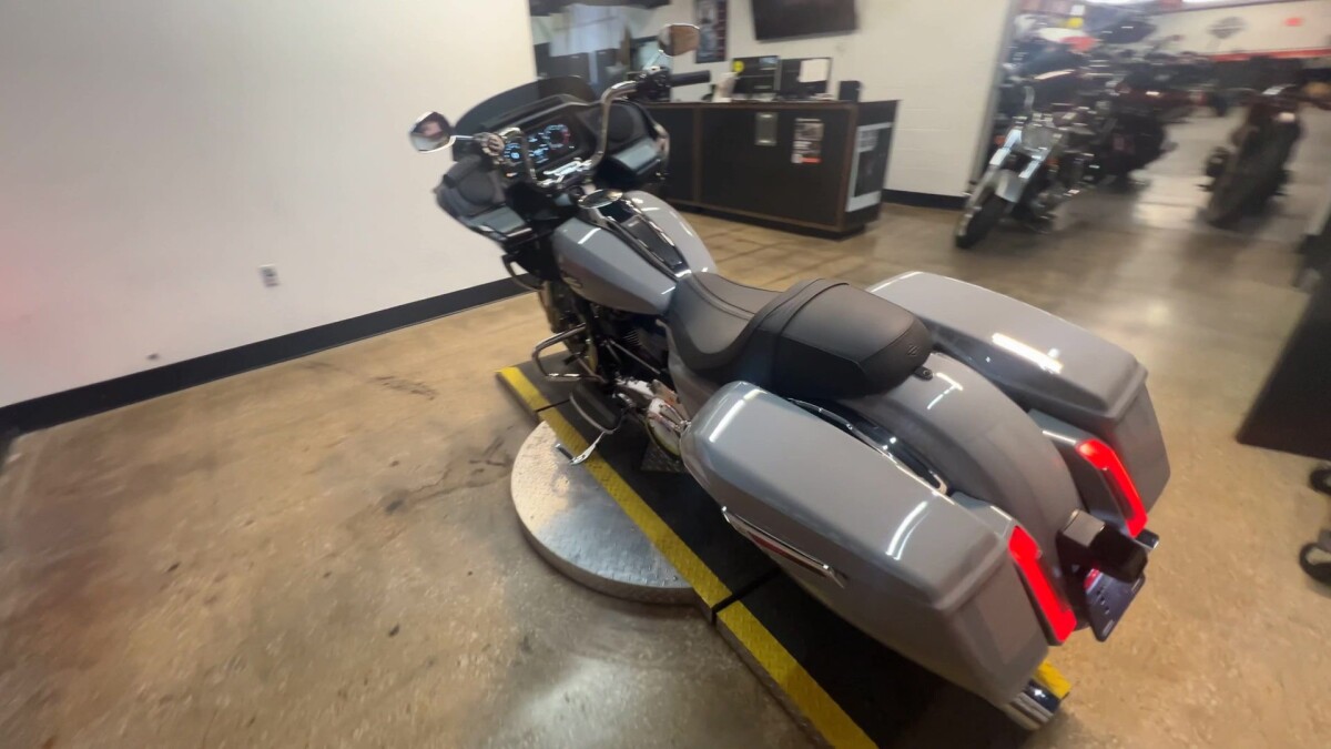 2025 Harley-Davidson Road Glide FLTRX - Photo 2