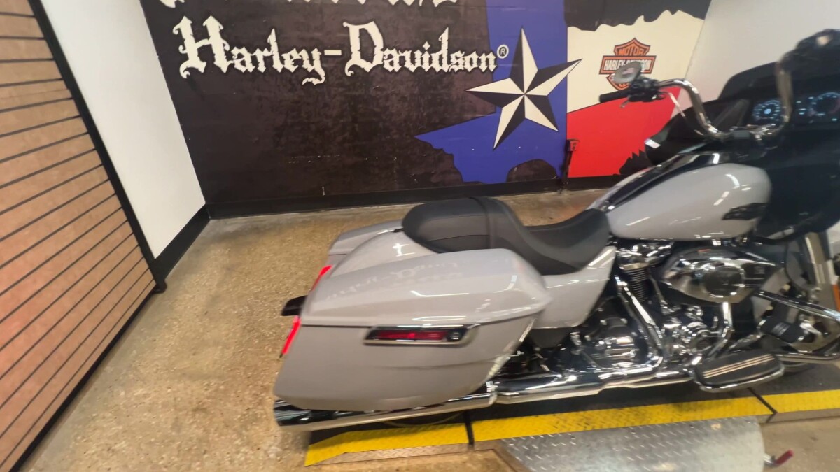 2025 Harley-Davidson Road Glide FLTRX - Photo 4