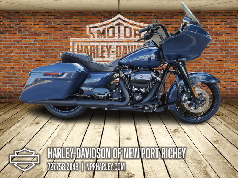 2023 Harley-Davidson® Street Glide® vs 2023 Indian Chieftain