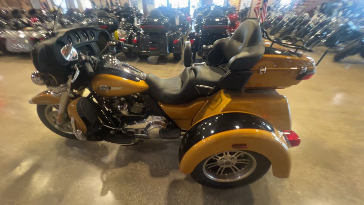 2023 Harley-Davidson Tri Glide Ultra FLHTCUTG - Photo 9