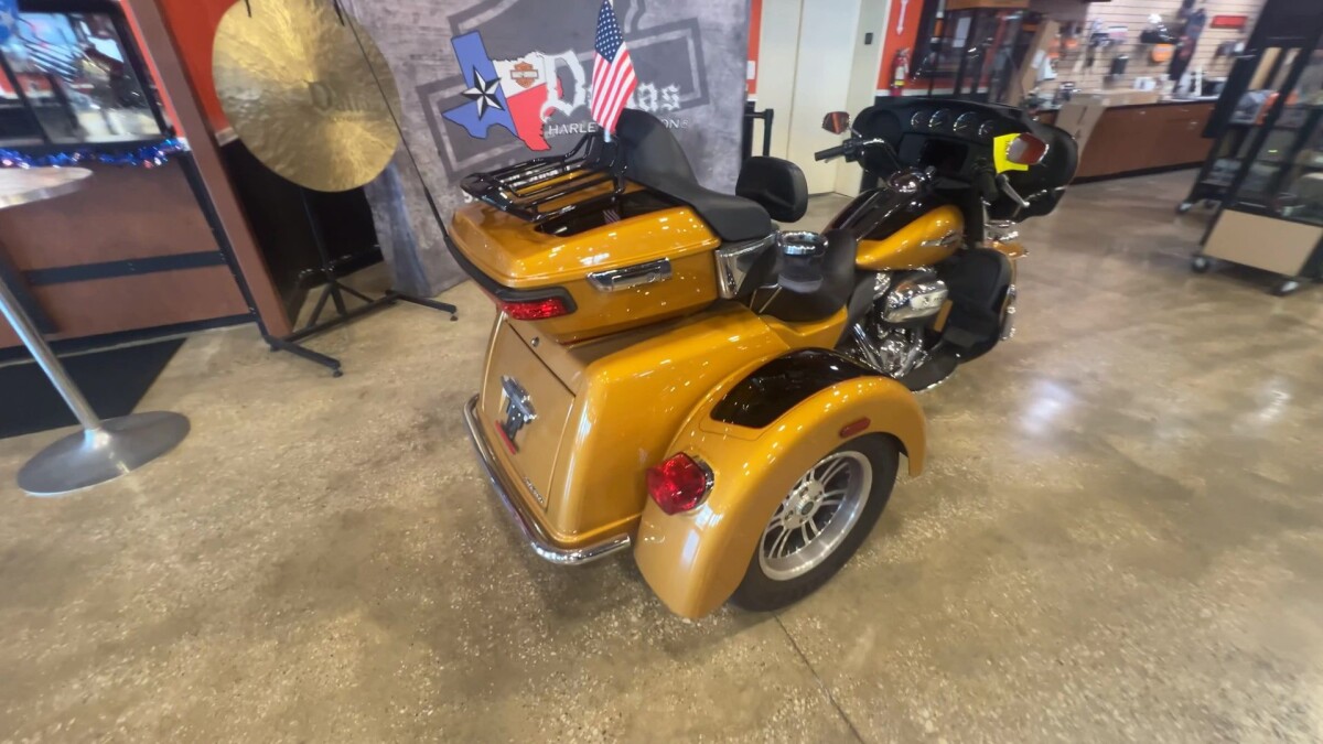 2023 Harley-Davidson Tri Glide Ultra FLHTCUTG - Photo 4