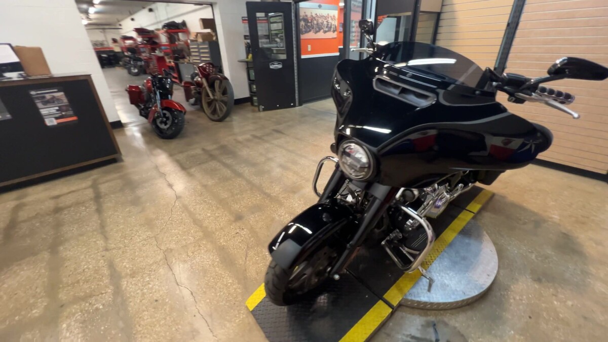 2017 Harley-Davidson Street Glide Special FLHXS - Photo 7