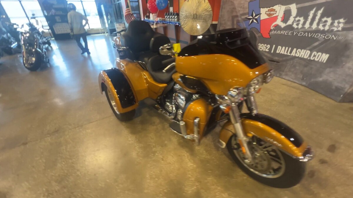 2023 Harley-Davidson Tri Glide Ultra FLHTCUTG - Photo 6