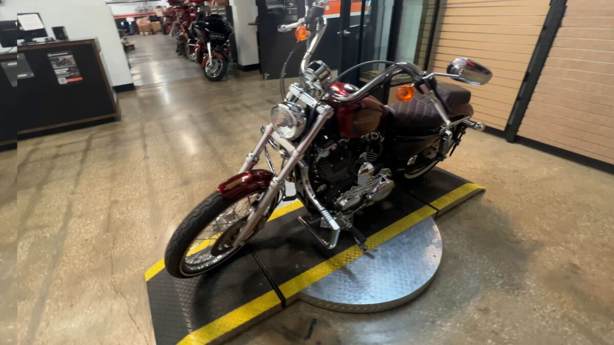 2012 Harley-Davidson Seventy-Two XL 1200V - Photo 8
