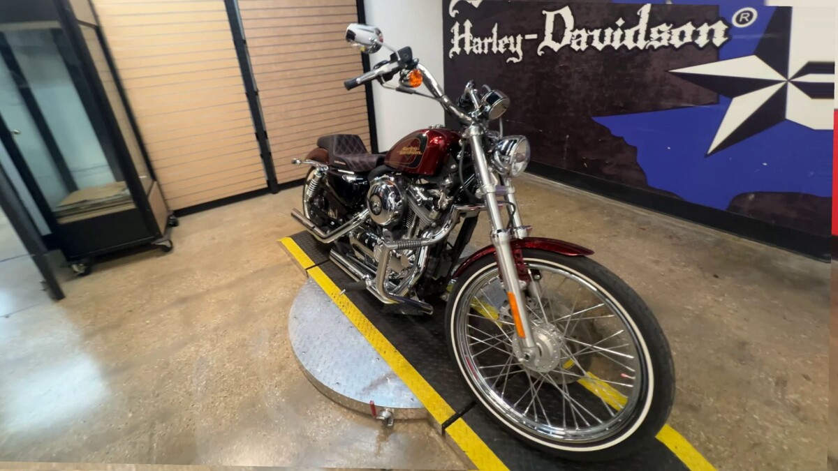 2012 Harley-Davidson Seventy-Two XL 1200V - Photo 6