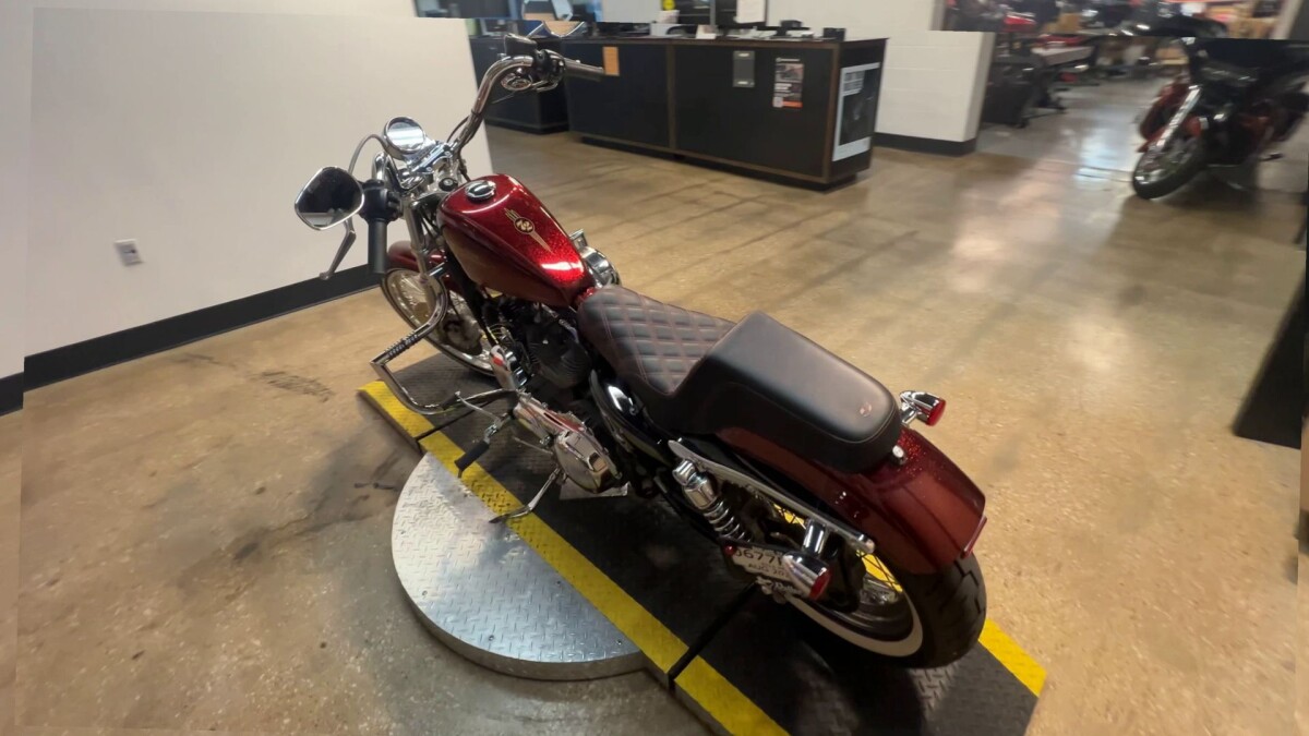 2012 Harley-Davidson Seventy-Two XL 1200V - Photo 2