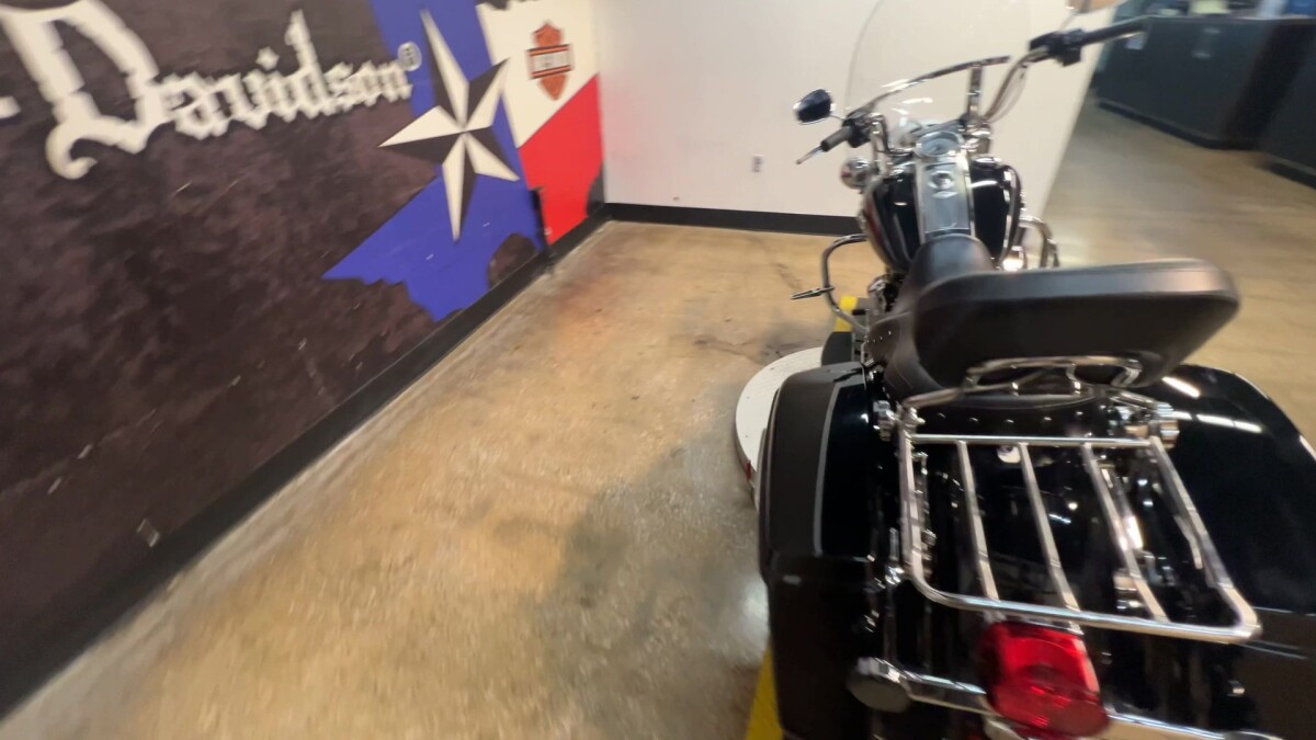 2017 Harley-Davidson Road King FLHR - Photo 3