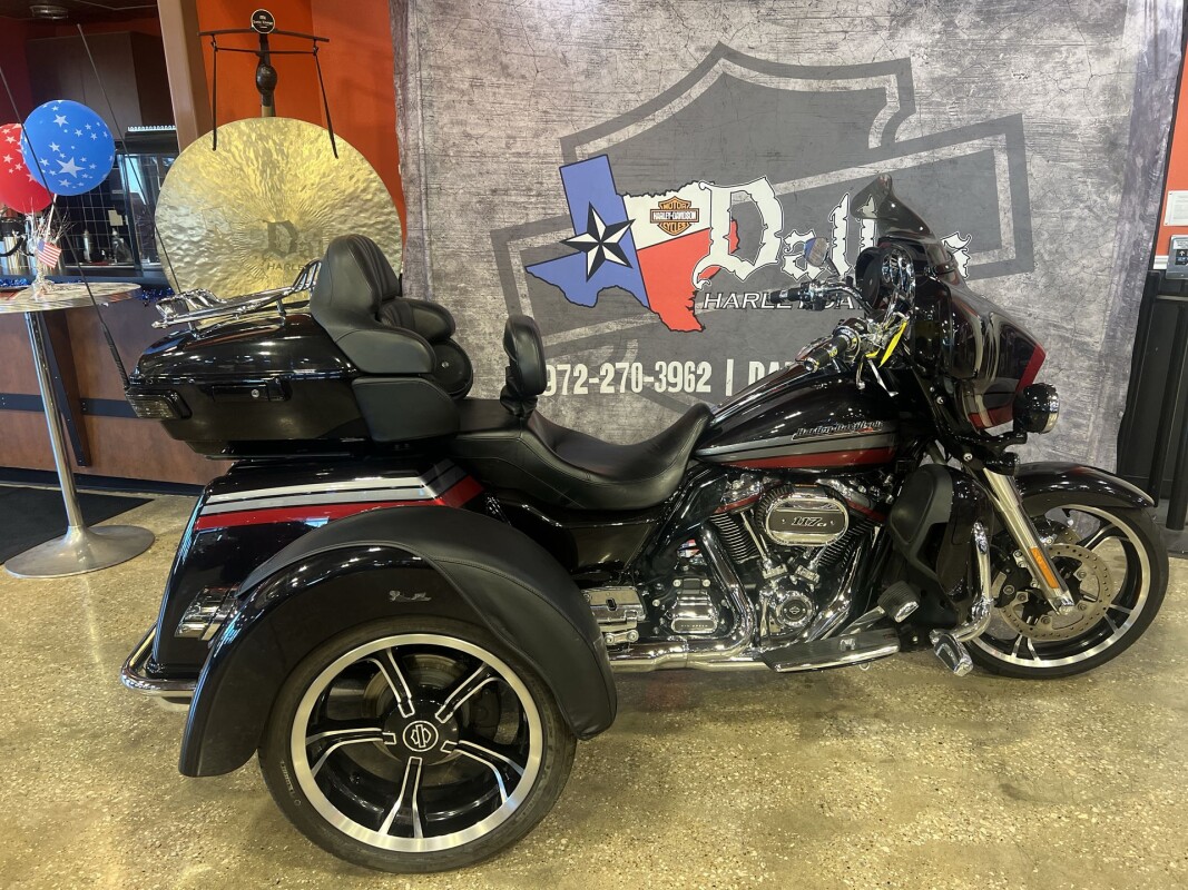 2020 Harley-Davidson CVO Tri Glide FLHTCUTGSE