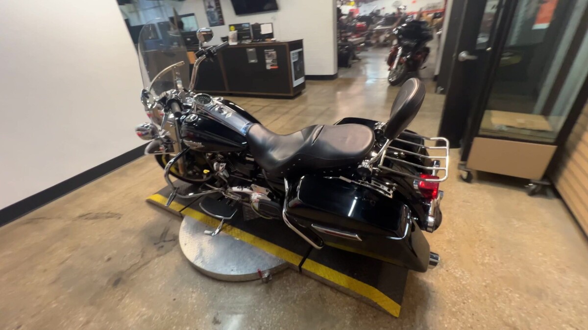 2017 Harley-Davidson Road King FLHR - Photo 2