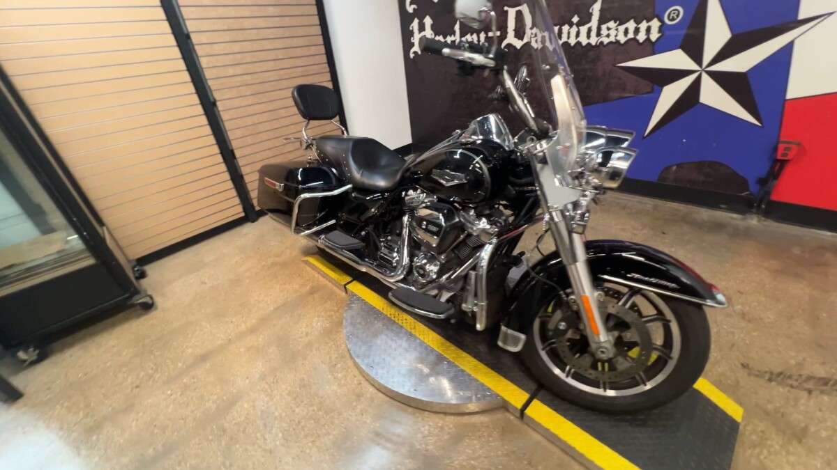 2017 Harley-Davidson Road King FLHR - Photo 6