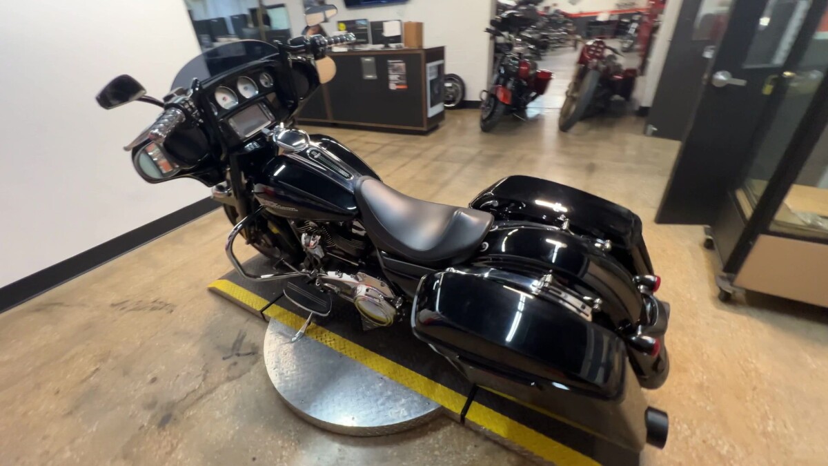 2017 Harley-Davidson Street Glide Special FLHXS - Photo 9