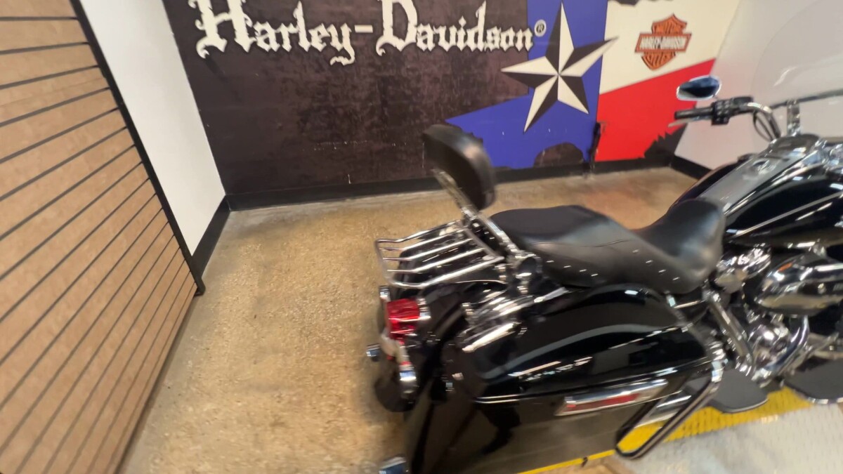 2017 Harley-Davidson Road King FLHR - Photo 4