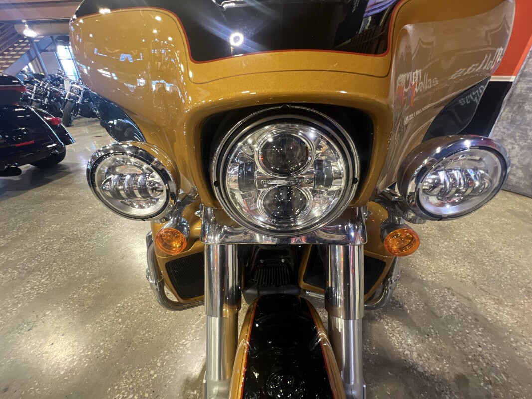 2023 Harley-Davidson Tri Glide Ultra FLHTCUTG - Photo 10