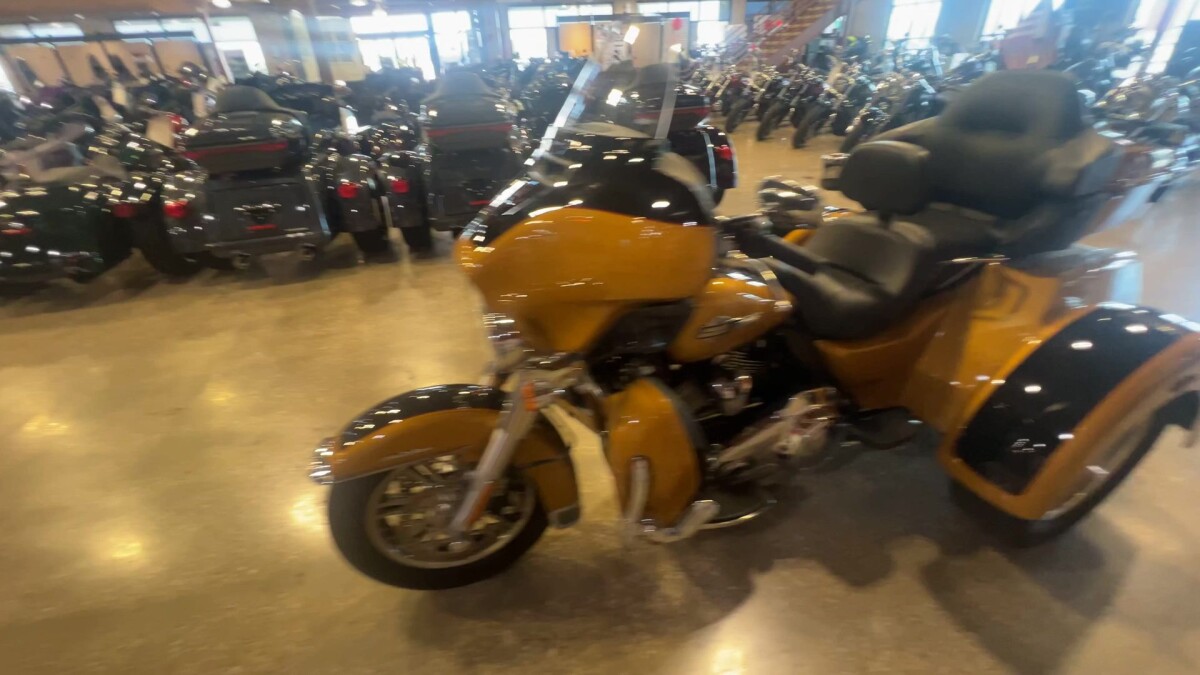 2023 Harley-Davidson Tri Glide Ultra FLHTCUTG - Photo 8