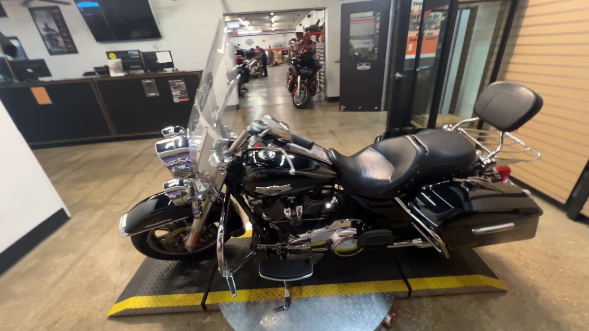 2017 Harley-Davidson Road King FLHR - Photo 9
