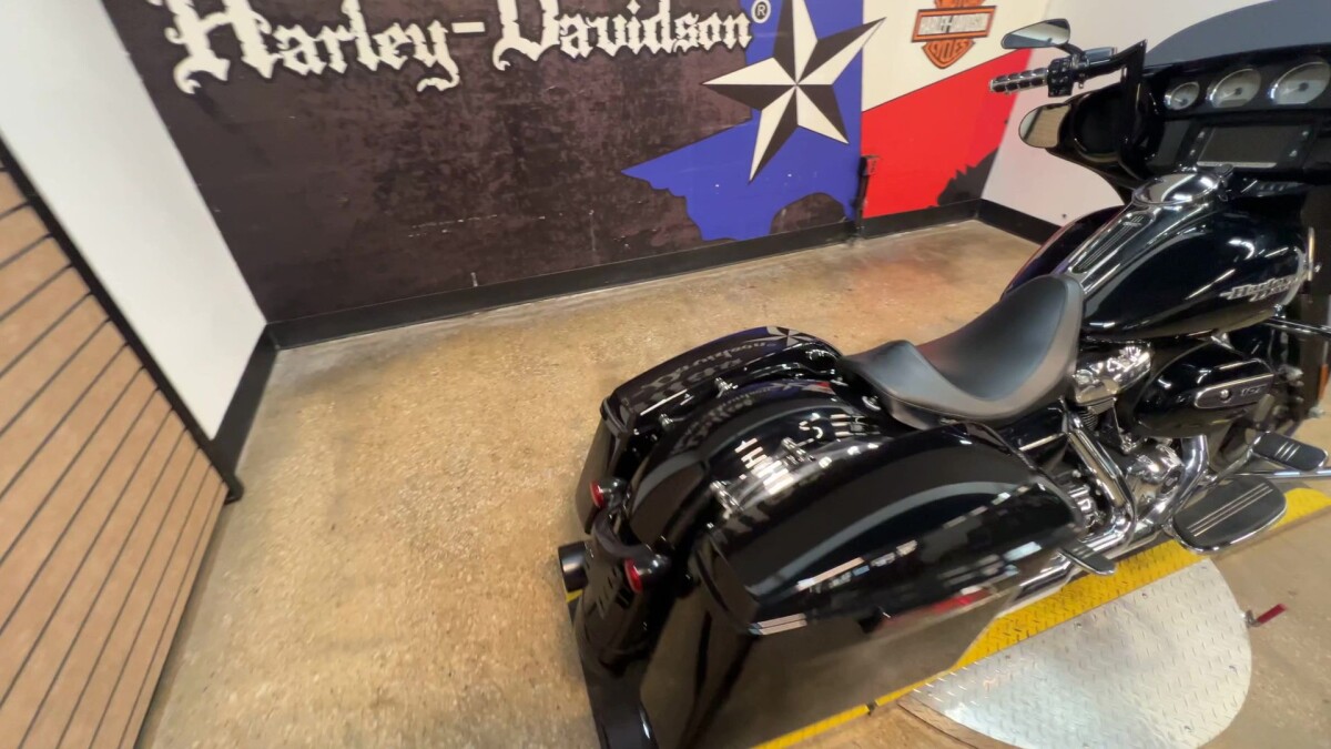 2017 Harley-Davidson Street Glide Special FLHXS - Photo 3